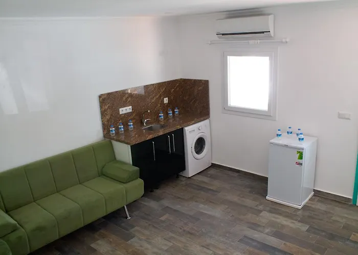 Rengarenk Apart * Ortakent